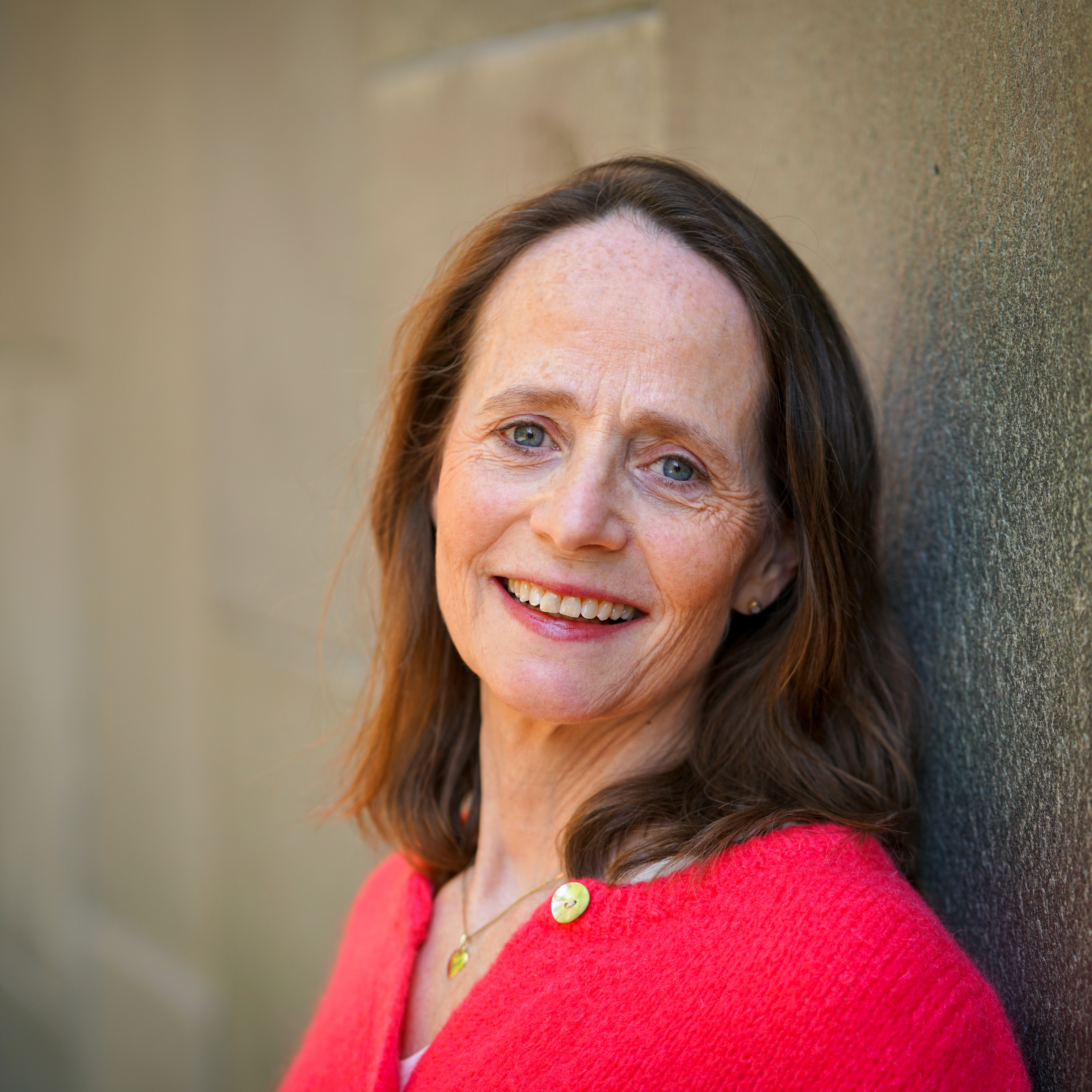 Julie Backer image